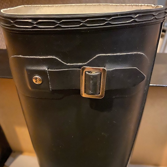 HUNTER Tall Black Rain boots (W size 8) - Picture 3 of 11